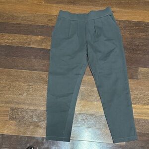 Modern Ambition Gray Ankle-Length Pants size Medium